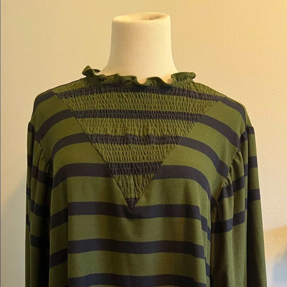 LULAROE BLACK AND GREEN CLARA TOP SIZE S